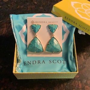 BRAND NEW never worn Kendra Scott Maury Earrings!